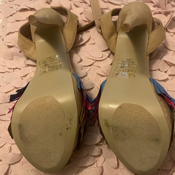 These Summer beauties are on sale for the right person. 4 1/2 to 5in heels! - Picture 3 of 4